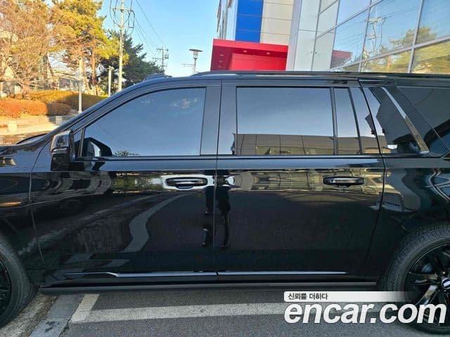 Cadillac Escalade 5세대 ESV Sport Platinum, 2025 4