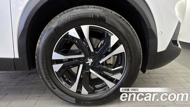 Peugeot 2008 2세대 1.5 BlueHDi GT, 2023 все фото