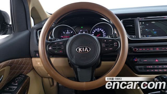 Kia All New Carnival Prestige, 2015 13