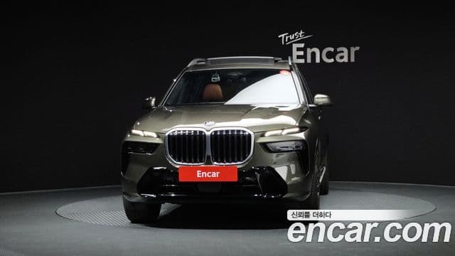 BMW X7 (G07) xDrive 40i M Sport 6인승, 2025 3