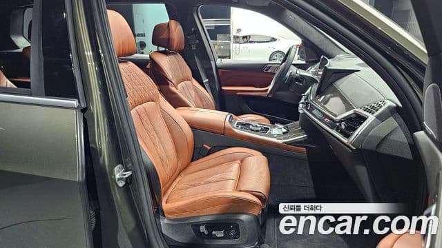 BMW X7 (G07) xDrive 40i M Sport 6인승, 2025 10