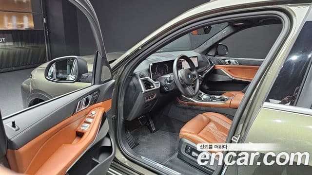 BMW X7 (G07) xDrive 40i M Sport 6인승, 2025 11