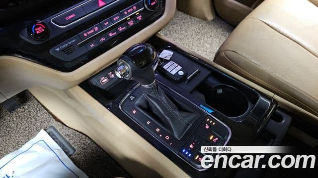 Kia All New Carnival VIP, 2016 9