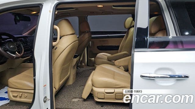 Kia All New Carnival VIP, 2016 11