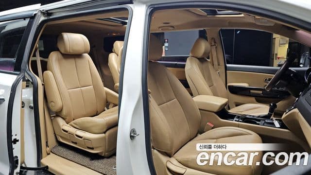 Kia All New Carnival VIP, 2016 12