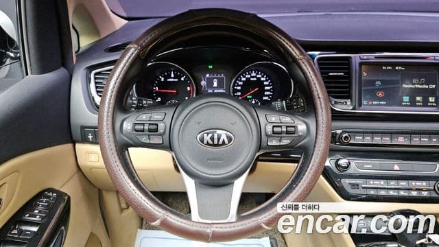 Kia All New Carnival VIP, 2016 15