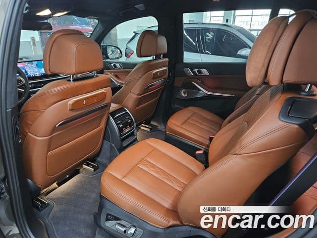 BMW X7 (G07) M60i xDrive M Sport 6인승, 2025 13