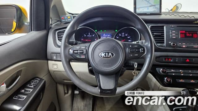 Kia All New Carnival 11인승 Children Escort Vehicle, 2015 13