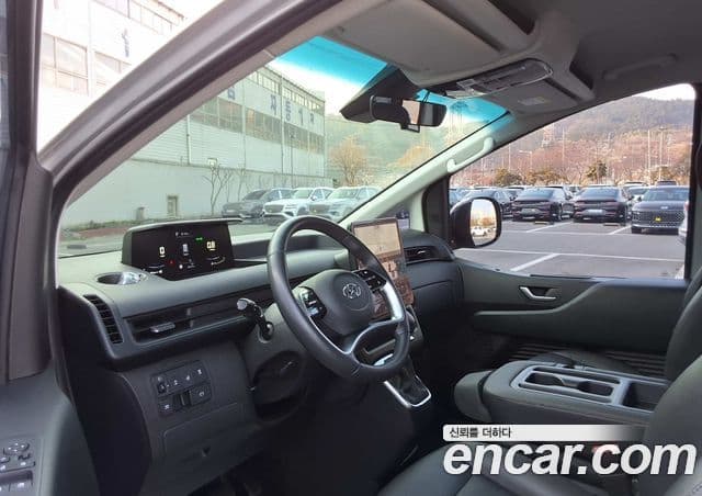 Hyundai Staria Modern, 2023 4