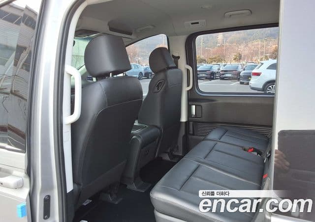Hyundai Staria Modern, 2023 8