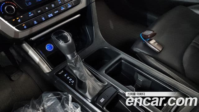 Hyundai LF Sonata гибрид Modern, 2016 9