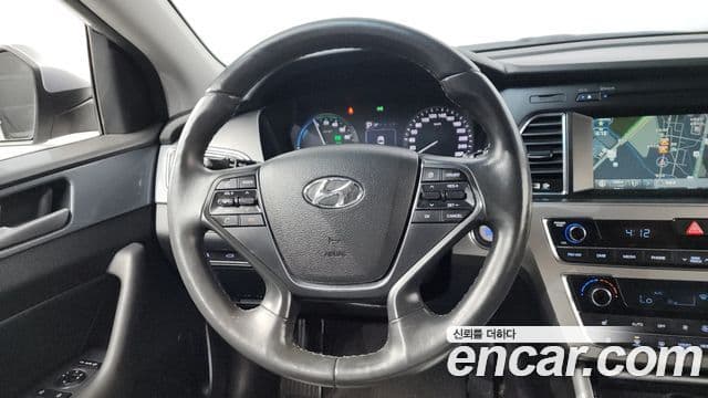 Hyundai LF Sonata гибрид Modern, 2016 13