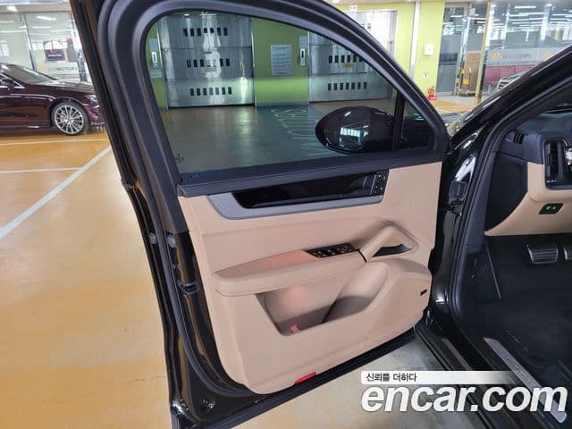 Porsche Cayenne (PO536) 3.0 купе, 2026 9