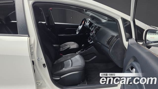 Kia All New Pride Luxury, 2014 12