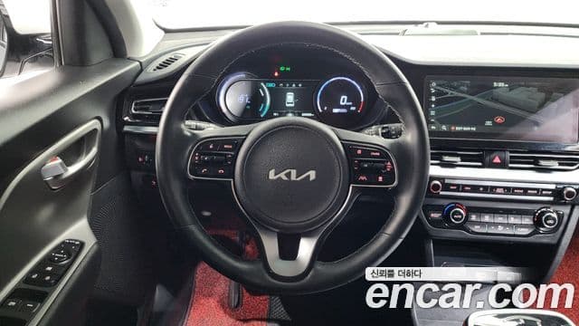 Kia Niro Plus Air (таксомоторный тип), 2023 13