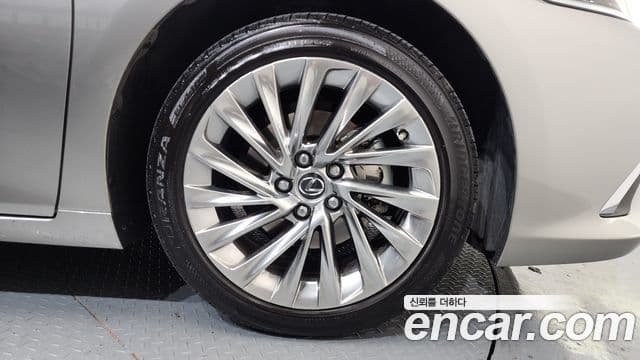 Lexus ES300h 7세대 Executive, 2025 все фото