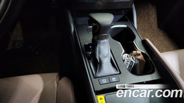 Lexus ES300h 7세대 Executive, 2025 9