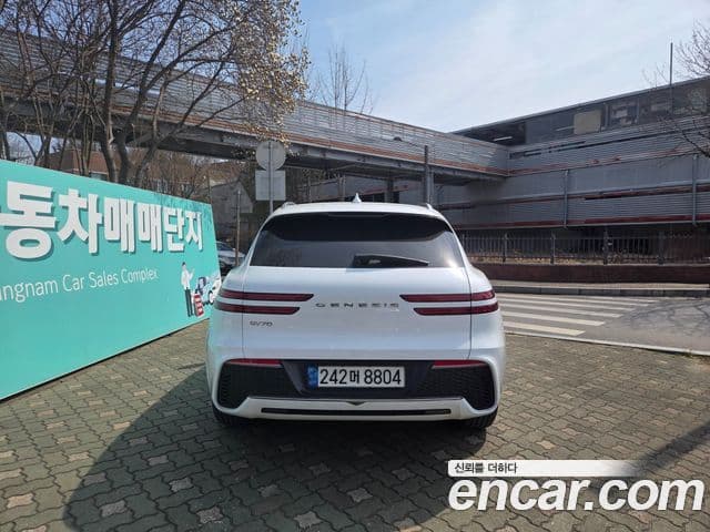 Genesis GV70, 2022 4