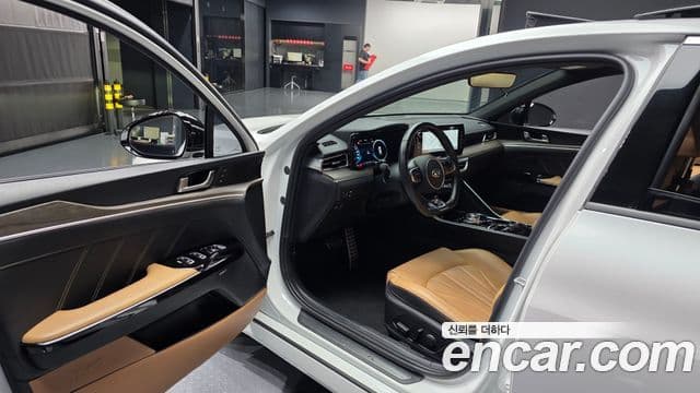 Kia K5 3세대 Signature, 2021 10