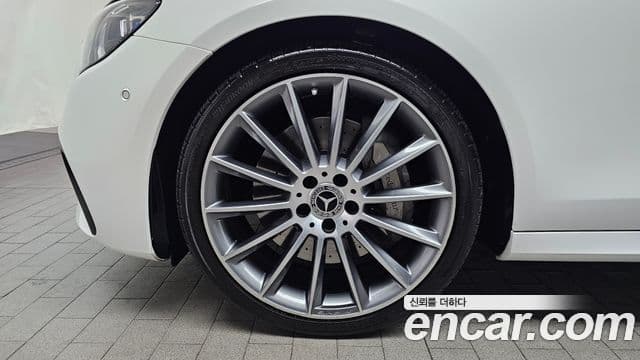 Mercedes-Benz E-класс W213 AMG Line, 2022 все фото