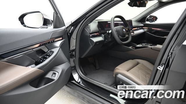 BMW 5시리즈 (G60), 2025 11