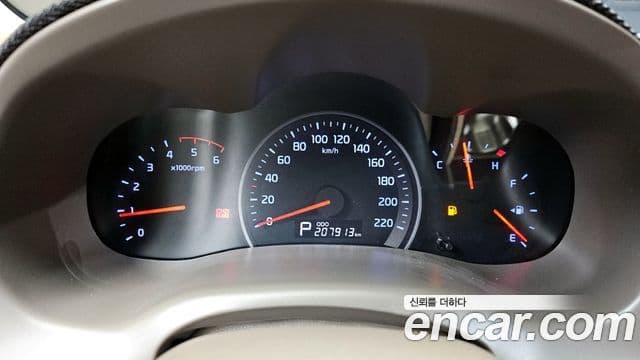 Kia Carnival R Premium, 2012 8