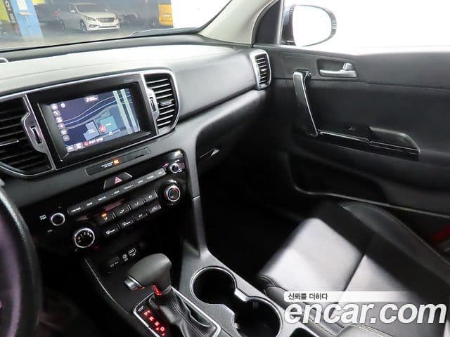 Kia Sportage 4세대 дизель 2.0 2WD Trendy, 2016 17