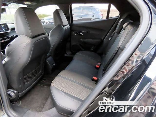 Peugeot e-2008 2세대 EV GT, 2021 6