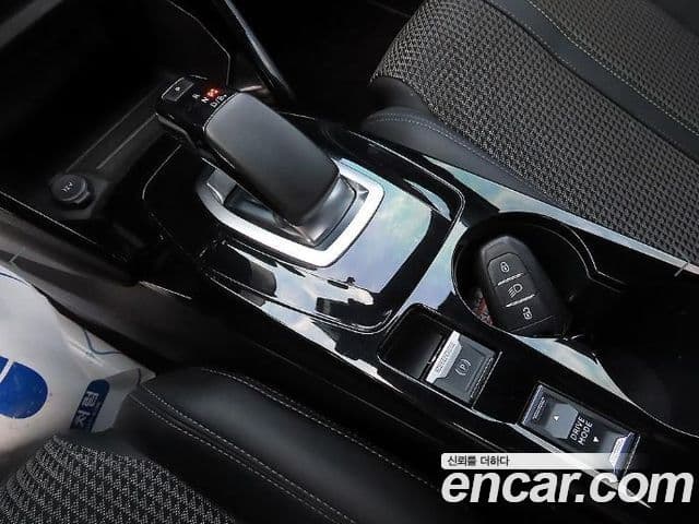 Peugeot e-2008 2세대 EV GT, 2021 10