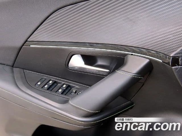 Peugeot e-2008 2세대 EV GT, 2021 11