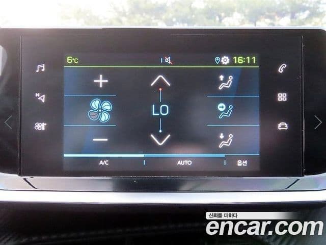 Peugeot e-2008 2세대 EV GT, 2021 14