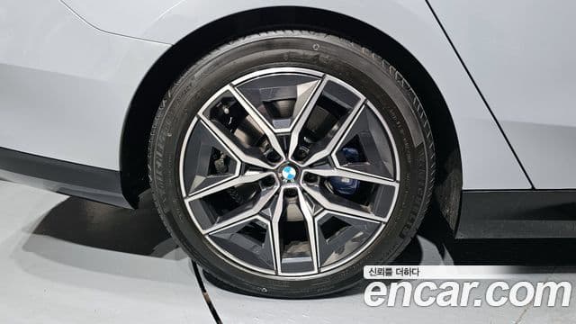 BMW 5시리즈 (G60) 523d M Sport, 2024 все фото