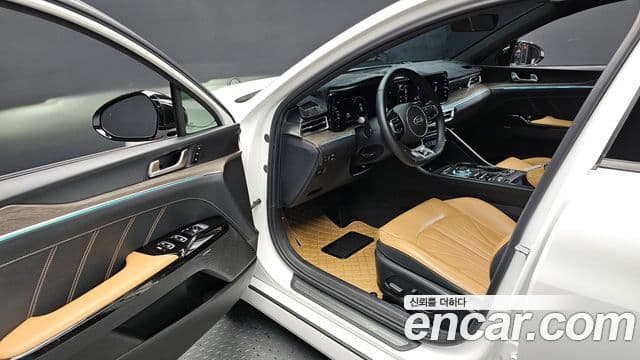 Kia K5 3세대 Signature, 2021 11