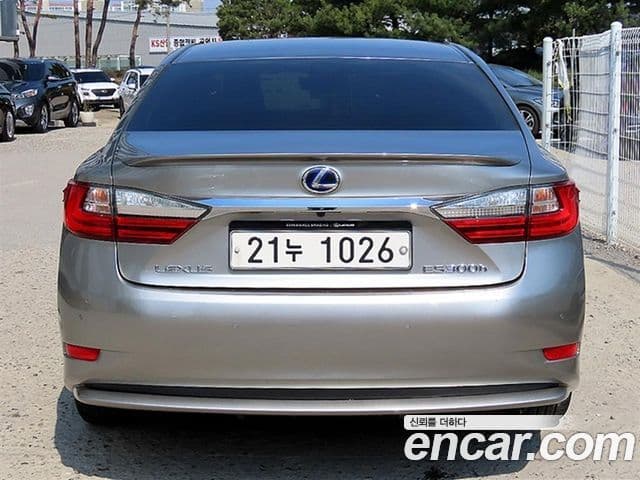 Lexus New ES300h XV60, 2017 4