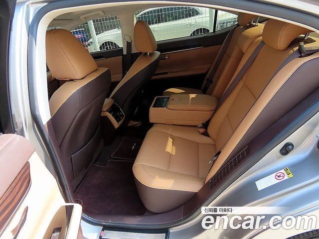 Lexus New ES300h XV60, 2017 6