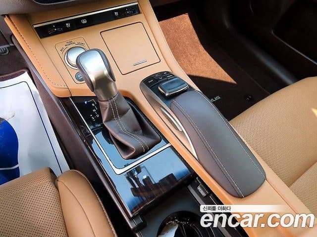 Lexus New ES300h XV60, 2017 10