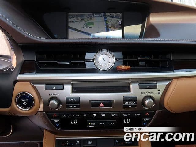 Lexus New ES300h XV60, 2017 13