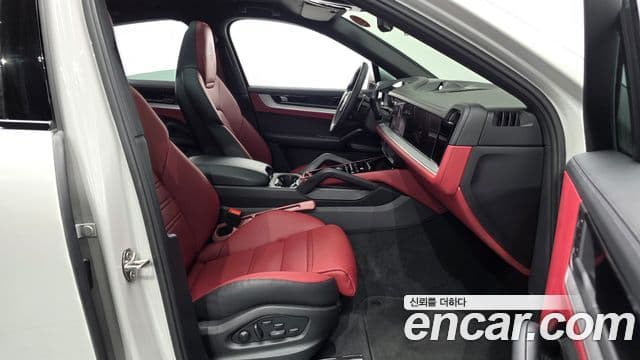 Porsche Cayenne (PO536) 3.0 E-гибрид купе, 2025 10