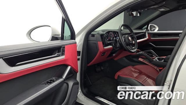 Porsche Cayenne (PO536) 3.0 E-гибрид купе, 2025 11