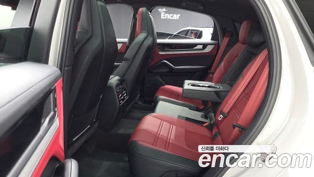 Porsche Cayenne (PO536) 3.0 E-гибрид купе, 2025 12