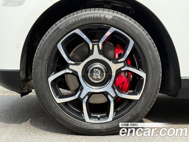 Rolls-Royce Cullinan 6.7 V12 чёрный эмблема, badge, 2023 все фото