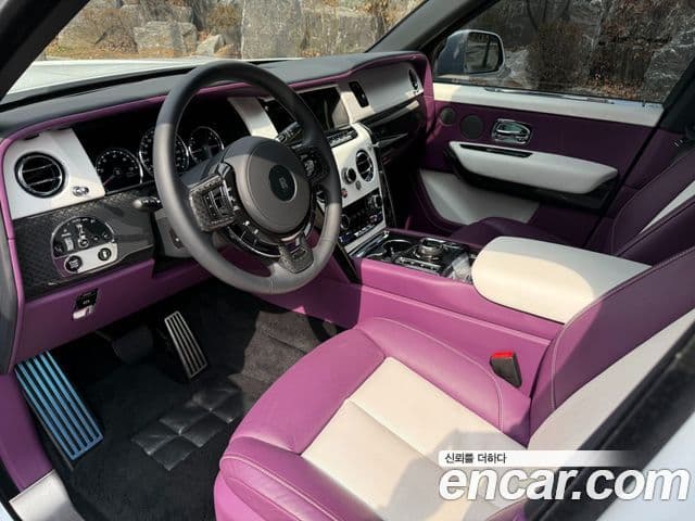 Rolls-Royce Cullinan 6.7 V12 чёрный эмблема, badge, 2023 7