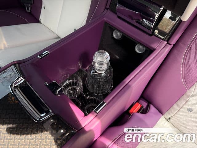 Rolls-Royce Cullinan 6.7 V12 чёрный эмблема, badge, 2023 11