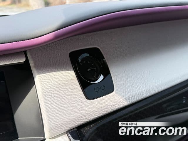 Rolls-Royce Cullinan 6.7 V12 чёрный эмблема, badge, 2023 14