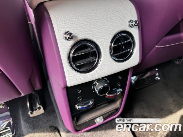 Rolls-Royce Cullinan 6.7 V12 чёрный эмблема, badge, 2023 17