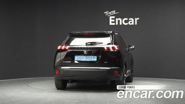 Peugeot e-2008 2세대 EV GT, 2022 4