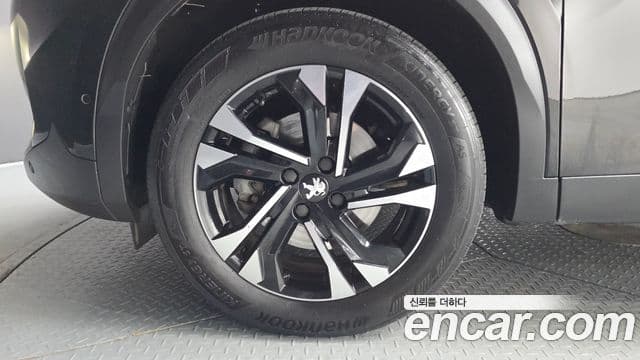 Peugeot e-2008 2세대 EV GT, 2022 все фото