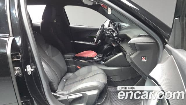 Peugeot e-2008 2세대 EV GT, 2022 10