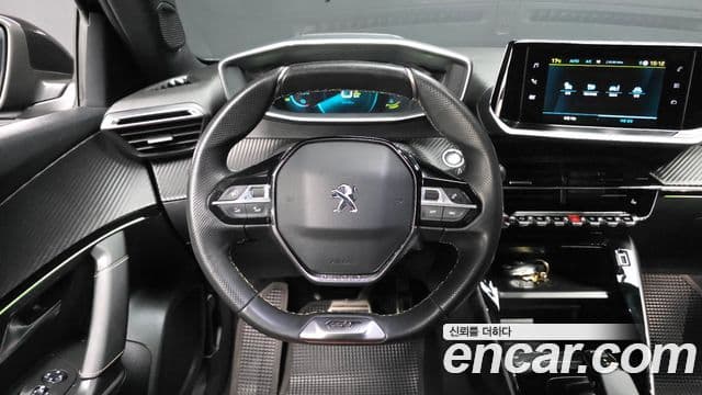 Peugeot e-2008 2세대 EV GT, 2022 13