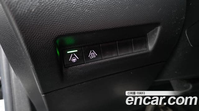 Peugeot e-2008 2세대 EV GT, 2022 18